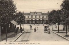 Chartres - Rue Jehan de Beauce et la Gare à Chartres