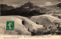 Chamonix - grotte du Glacier des bossons et l'Aiguille du Midi