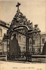 Troyes- Grille de l'Hotel Dieu France à Troyes