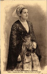Femme de Douarnenez et Audierne - Coiffe a Cornettes des Fetes à Audierne