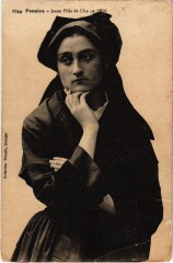 Pensive - Jeune Fille de l'Ile de Sein - Folklore