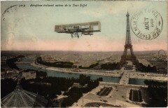 Carte postale ancienne Aéroplane évoluant autour de la Tour Eiffel
                                                                     à Paris 16e
                                