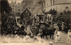 Rennes - Féte des Fleurs 1910 - Char de la Poule au Pot à Rennes