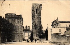Antibes - La Place du Chateau à Antibes
