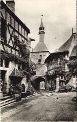 Bourbon-Lancy Thermal Le Beffroi et la Maison de Bois à Bourbon-Lancy