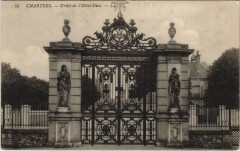 Chartres-Grille de l'Hotel-Dieu à Chartres