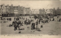Arras avant la terrible Guerre-La Grande Place un Jour de Marché à Arras
