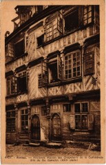 Carte postale ancienne Rennes Ancienne Maison des Chapelains France
                                                                     à Rennes
                                