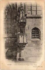 Vitre Chaire exterieure de l'Eglise N-D France