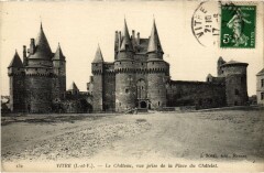 Vitre Le Chateau, vue prise de la Place France