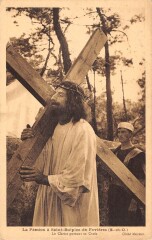La Passion A Saint Sulpice De Favieres Le Christ Portant Sa Croix