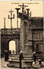 Lampaul - L'Arc de Triomphe et le Calvaire