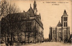 Saint-Denis - L'Hotel de Ville et l'Abbaye