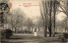 Carte postale ancienne Un Coin du Square Tenon
                                                                     à Paris 20e
                                