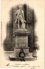 Nemours Statue Bezout à Nemours