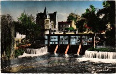 Moret sur Loing Le deversoir sur le Loing