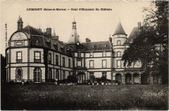 Lumigny Cour d'Honneur du Chateau