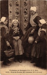 Sous le Porche du Creisker - Saint-Pol-de-Leon - Costumes