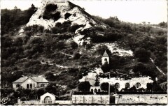 Haute-Isle - Le Village Troglodytique - L'Eglise à Haute-Isle