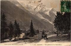 Chamonix - Vue générale et le Mont-Blanc