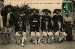 Au Pays des Paludiers. Groupe de Plaudiers