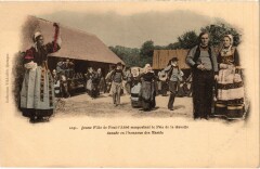 Pont l'Abbe- Jeune Femme remportant le Prix de la Gavotte France -
													29 Finistère
												