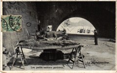 Carte postale ancienne Paris Petits Metiers La Matelassiere
                                                                     à Paris
                                