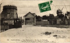 Carte postale ancienne Vieux Montmartre - La Tour du Philosophe, l'Ancienne Ferme de Bray et le Moulin de la Galette
                                                                     à Paris 18e
                                