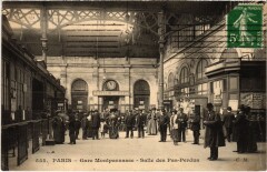 Carte postale ancienne Gare Montparnasse - Salle des Pas-Perdus
                                                                     à Paris 15e
                                