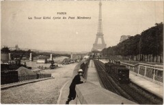 La Tour Eiffel (prise du Pont Mirabeau) à Paris 15e