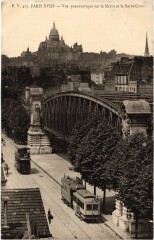 Vue panoramique sur le Métro et le Sacré-Coeur à Paris 10e