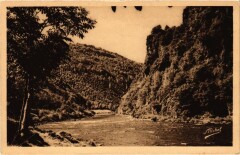 La Dordogne au Roc Sarlat - Vue du Chemin de Rive -
													19 Corrèze
												