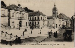 Vaucouleurs - La place de l'hotel de ville à Vaucouleurs