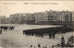 Arras-La Revue du 14 Juillet sur la Grand'Place à Arras