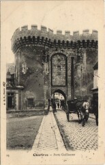 Chartres - Porte Guillaume à Chartres