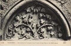 Chartres Decoration du Tympan Fenetre Maison Xiii siecle à Chartres