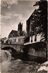 Moret sur Loing Le Loing et la porte de Bourgogne