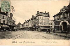 Fontainebleau La Rue Grande et la Poste à Fontainebleau