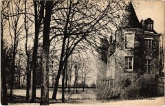 Carte postale ancienne Nangis L'Hotel de Ville - Les Fosses de l'Ancien Chateau
                                                                     à Nangis
                                