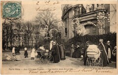 Paris Vecu. Aux Champs Elysees Les rendez-vous des petits