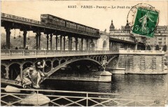Carte postale ancienne Passy - Le Pont du Métropolitain
                                                                     à Paris 15e
                                