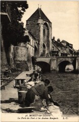 Moret-sur-Loing La Porte du Pont et les Ancien Remparts