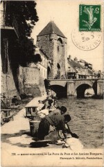 Moret La Porte du Pont et les Remparts
