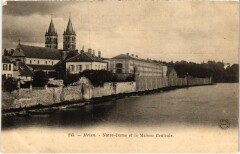 Melun Notre Dame et la Maison Centrale à Melun