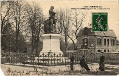 Coulommiers Statue de Beaurepaire et Gendermerie à Coulommiers