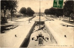 Nemours L'Entree des Ecluses vue du Pont France à Nemours