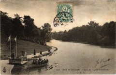 Carte postale ancienne Bois de Boulogne - Le Lac - L'Embarcadère
                                                                     à Paris
                                