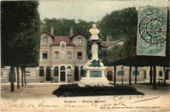 Noisiel Statue Menier France -
																					77186 Noisiel
																			