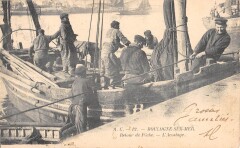Boulogne Sur Mer Retour De Peche L'Acostage à Boulogne-sur-Mer