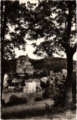 Saint-Nectaire Vue sur l'Eglise France à Saint-Nectaire